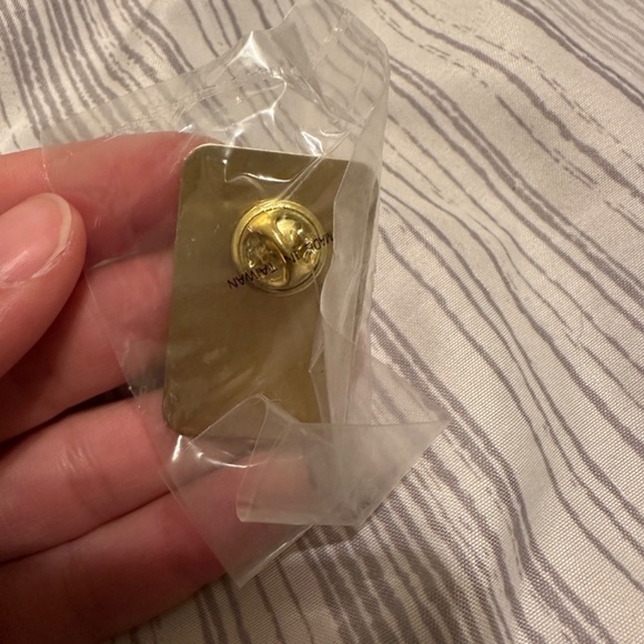 NEW Waffle House Vintage Christmas 2012 Collectable Pin - Picture 2 of 2